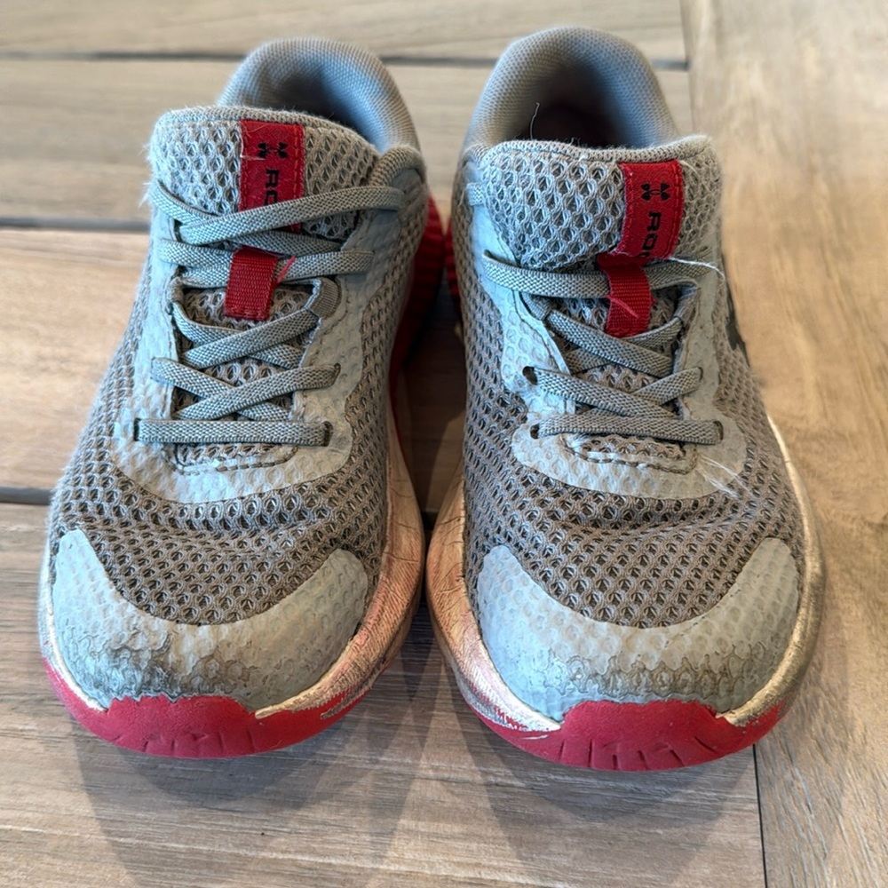 Boys Under Armor Lightweight Shoe with Bungee laces, 13.5